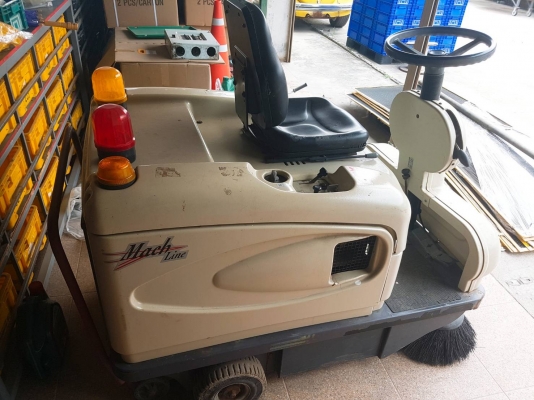 ขายรถกวาด+ดูดฝุ่น มือสอง แบบนั่งขับ ใช้น้ำมัน