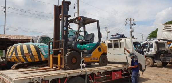 ขายด่วนรถยกดีเซลKOMATSU FD25-16 ยกได้2.5ตันยกสูง4เมตรเกียออโต้รถนอกเพิ่งนำเข้ามายังไม่เคยใช้งานในเมืองไทยเลย