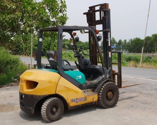 ขายด่วนรถยกดีเซลKOMATSU FD25-16 ยกได้2.5ตันยกสูง4เมตรเกียออโต้รถนอกเพิ่งนำเข้ามายังไม่เคยใช้งานในเมืองไทยเลย