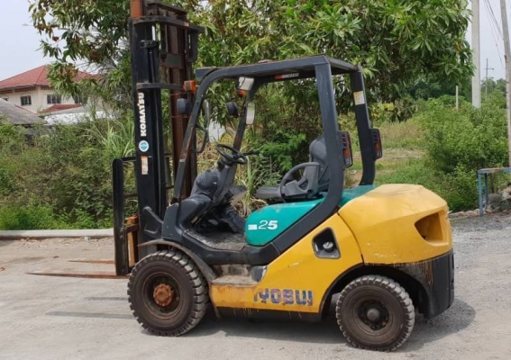 ขายด่วนรถยกดีเซลKOMATSU FD25-16 ยกได้2.5ตันยกสูง4เมตรเกียออโต้รถนอกเพิ่งนำเข้ามายังไม่เคยใช้งานในเมืองไทยเลย