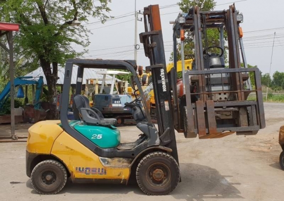 ขายด่วนรถยกดีเซลKOMATSU FD25-16 ยกได้2.5ตันยกสูง4เมตรเกียออโต้รถนอกเพิ่งนำเข้ามายังไม่เคยใช้งานในเมืองไทยเลย