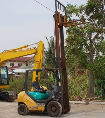 ขายด่วนรถยกดีเซลKOMATSU FD25-16 ยกได้2.5ตันยกสูง4เมตรเกียออโต้รถนอกเพิ่งนำเข้ามายังไม่เคยใช้งานในเมืองไทยเลย