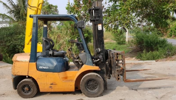 ขายด่วนรถยก TOYOTA7FG25ยก2.5 ตันเสาสูง3.5เมตรยางตัน4เส้นรถนอกนำเข้ายังไม่เคยใช้งานในเมืองไทยเลย ขายด่วนรถยก TOYOTA7FG25ยก2.5 ตันเสาสูง3.5เมตรยางตัน4เส้นรถนอกนำเข้ายังไม่เคยใช้งานในเมืองไทยเลย