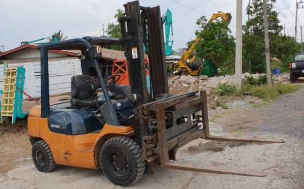 ขายด่วนรถยก TOYOTA7FG25ยก2.5 ตันเสาสูง3.5เมตรยางตัน4เส้นรถนอกนำเข้ายังไม่เคยใช้งานในเมืองไทยเลย ขายด่วนรถยก TOYOTA7FG25ยก2.5 ตันเสาสูง3.5เมตรยางตัน4เส้นรถนอกนำเข้ายังไม่เคยใช้งานในเมืองไทยเลย