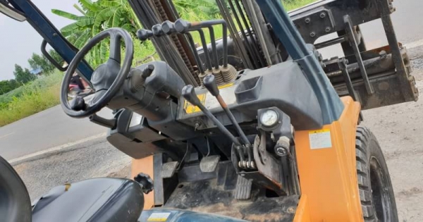 ขายด่วนรถยก TOYOTA7FG25ยก2.5 ตันเสาสูง3.5เมตรยางตัน4เส้นรถนอกนำเข้ายังไม่เคยใช้งานในเมืองไทยเลย ขายด่วนรถยก TOYOTA7FG25ยก2.5 ตันเสาสูง3.5เมตรยางตัน4เส้นรถนอกนำเข้ายังไม่เคยใช้งานในเมืองไทยเลย