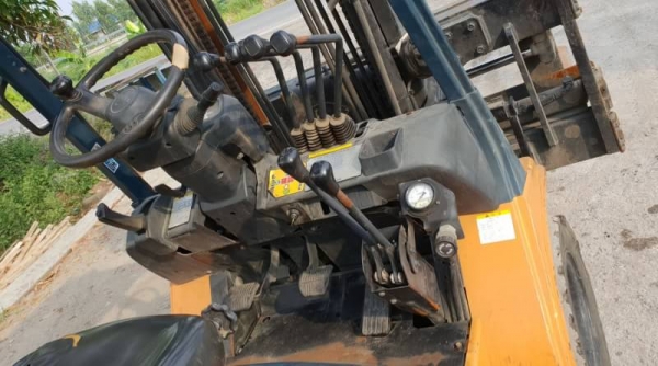 ขายด่วนรถยก TOYOTA7FG25ยก2.5 ตันเสาสูง3.5เมตรยางตัน4เส้นรถนอกนำเข้ายังไม่เคยใช้งานในเมืองไทยเลย ขายด่วนรถยก TOYOTA7FG25ยก2.5 ตันเสาสูง3.5เมตรยางตัน4เส้นรถนอกนำเข้ายังไม่เคยใช้งานในเมืองไทยเลย