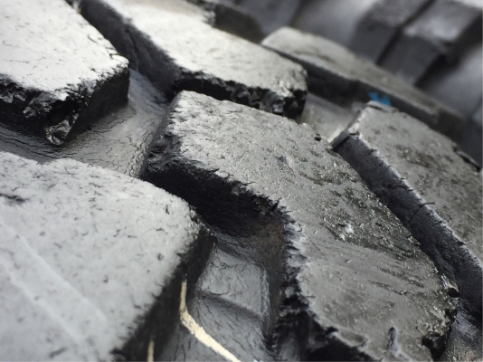 ยาง Mud Maxxis 235 75 15 ปลายปี13 พร้อมใช้งาน ราคาไม่แพง