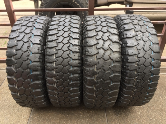 ยาง Mud Maxxis 235 75 15 ปลายปี13 พร้อมใช้งาน ราคาไม่แพง