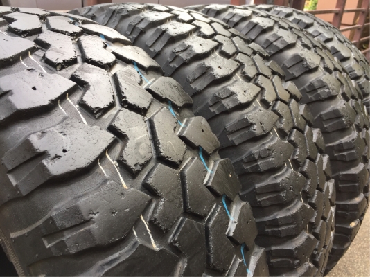 ยาง Mud Maxxis 235 75 15 ปลายปี13 พร้อมใช้งาน ราคาไม่แพง ยาง Mud Maxxis 235 75 15 ปลายปี13 พร้อมใช้งาน ราคาไม่แพง