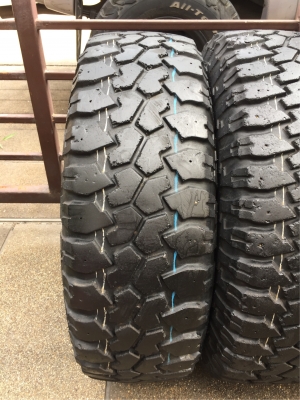 ยาง Mud Maxxis 235 75 15 ปลายปี13 พร้อมใช้งาน ราคาไม่แพง