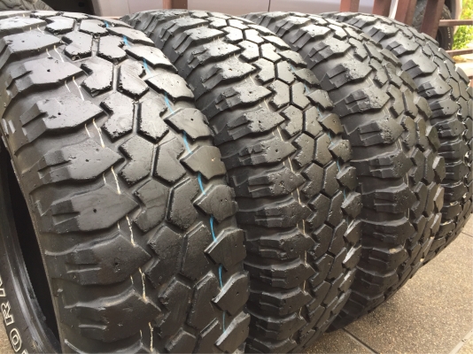 ยาง Mud Maxxis 235 75 15 ปลายปี13 พร้อมใช้งาน ราคาไม่แพง ยาง Mud Maxxis 235 75 15 ปลายปี13 พร้อมใช้งาน ราคาไม่แพง