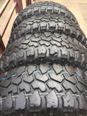 ยาง Mud Maxxis 235 75 15 ปลายปี13 พร้อมใช้งาน ราคาไม่แพง