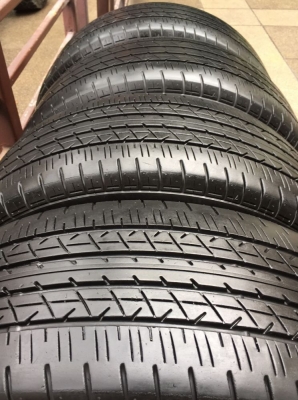 ยาง Bridgestone 215 55 17 สิ้นปี16 ดอกเต็ม ไม่มีปะ ใช้ยาว ราคาไม่แพง