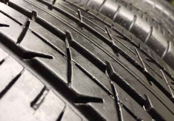 ยาง Bridgestone 215 55 17 สิ้นปี16 ดอกเต็ม ไม่มีปะ ใช้ยาว ราคาไม่แพง ยาง Bridgestone 215 55 17 สิ้นปี16 ดอกเต็ม ไม่มีปะ ใช้ยาว ราคาไม่แพง