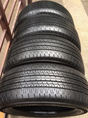 ยาง Bridgestone 215 55 17 สิ้นปี16 ดอกเต็ม ไม่มีปะ ใช้ยาว ราคาไม่แพง