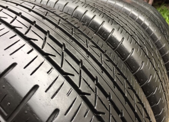 ยาง Bridgestone 215 55 17 สิ้นปี16 ดอกเต็ม ไม่มีปะ ใช้ยาว ราคาไม่แพง ยาง Bridgestone 215 55 17 สิ้นปี16 ดอกเต็ม ไม่มีปะ ใช้ยาว ราคาไม่แพง