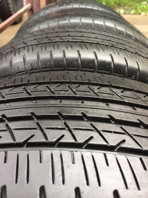 ยาง Bridgestone 215 55 17 สิ้นปี16 ดอกเต็ม ไม่มีปะ ใช้ยาว ราคาไม่แพง