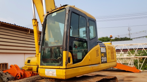 ขายรถแบ็คโฮ KOMATSU PC200-7 บูมยาว สภาพพร้อมใช้งาน