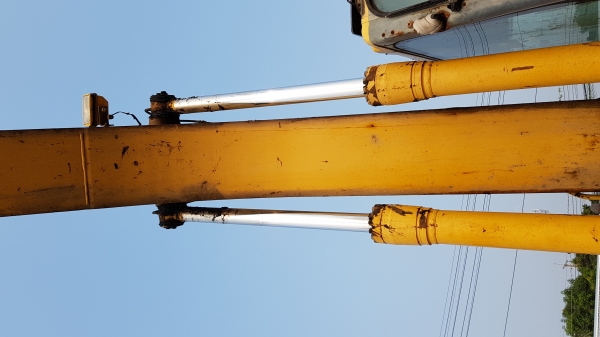 ขายรถแบ็คโฮ KOMATSU PC200-7 บูมยาว สภาพพร้อมใช้งาน