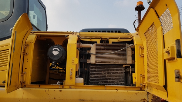 ขายรถแบ็คโฮ KOMATSU PC200-7 บูมยาว สภาพพร้อมใช้งาน