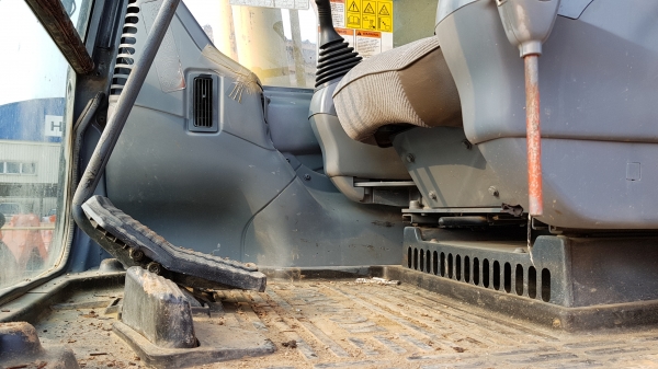 ขายรถแบ็คโฮ KOMATSU PC200-7 บูมยาว สภาพพร้อมใช้งาน