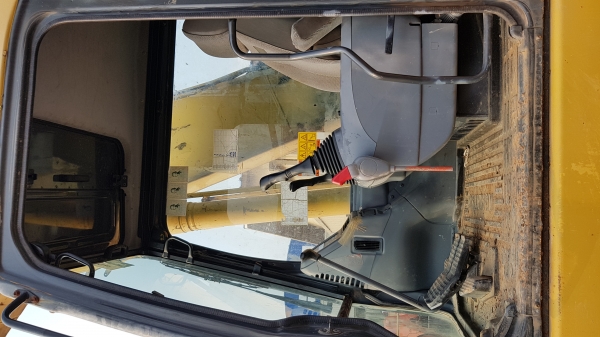 ขายรถแบ็คโฮ KOMATSU PC200-7 บูมยาว สภาพพร้อมใช้งาน