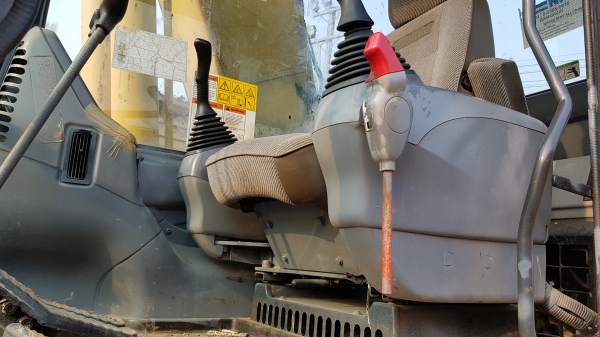 ขายรถแบ็คโฮ KOMATSU PC200-7 บูมยาว สภาพพร้อมใช้งาน