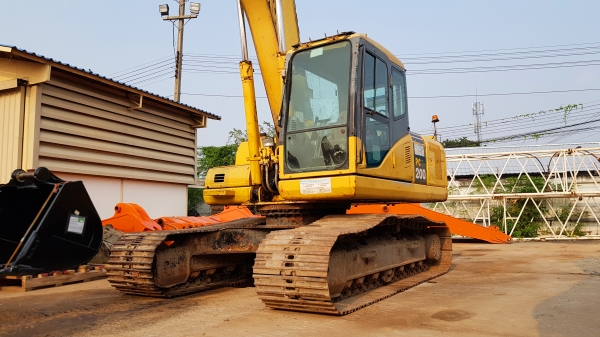 ขายรถแบ็คโฮ KOMATSU PC200-7 บูมยาว สภาพพร้อมใช้งาน
