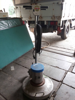 เครื่องขัดพื้น ยี่ห้อ champion  ขาย 1990 บาท TEL 0894545522