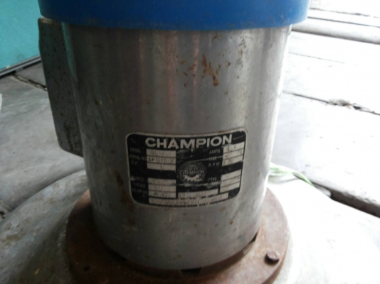 เครื่องขัดพื้น ยี่ห้อ champion  ขาย 1990 บาท TEL 0894545522