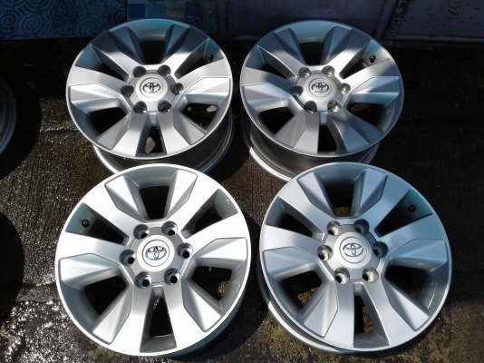 Toyota REVO ป้ายแดง 17-6-139.7 กว้าง 7.5 นิ้ว ET30 สภาพสวย  ราคาชุดละ7,000 บาท