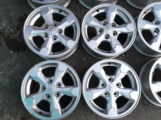 แม็ก New Triton ขอบ 15 สภาพสวยถอดป้ายแดง   เดิมๆ ไม่มีคดดุ้ง มีหลายชุดให้เลือก   ราคา 4วง 3500 บาท