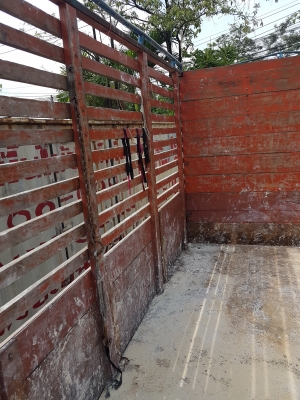 กระบะคอกไม้ 10 ล้อ สภาพพร้อมใช้งาน พื้นสแตนเลส ติดต่อ 081-8382754