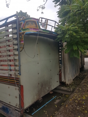 กระบะคอกไม้ 10 ล้อ สภาพพร้อมใช้งาน พื้นสแตนเลส ติดต่อ 081-8382754