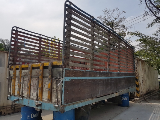 กระบะคอกไม้ 10 ล้อ สภาพพร้อมใช้งาน พื้นสแตนเลส ติดต่อ 081-8382754