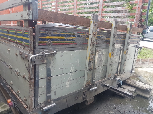 กระบะคอกไม้ 10 ล้อ สภาพพร้อมใช้งาน พื้นสแตนเลส ติดต่อ 081-8382754