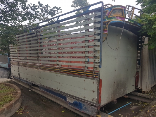 กระบะคอกไม้ 10 ล้อ สภาพพร้อมใช้งาน พื้นสแตนเลส ติดต่อ 081-8382754