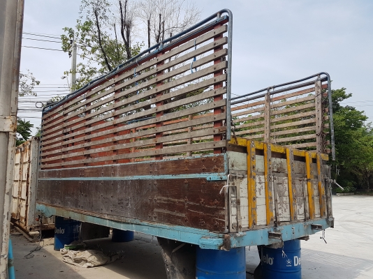 กระบะคอกไม้ 10 ล้อ สภาพพร้อมใช้งาน พื้นสแตนเลส ติดต่อ 081-8382754