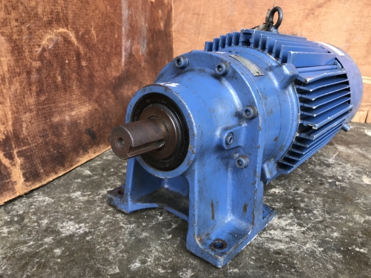 ขายมอเตอร์เกียร์ Cycrodrive Sumitomo 5HP. 380V อัตราทด 1:11 มีระบบเบรคในตัว เพลาออกประมาณ 130รอบต่อนาที สภาพสวยเดิมๆ หมุนนิ่ม พร้อมใช้งาน