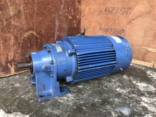 ขายมอเตอร์เกียร์ Cycrodrive Sumitomo 5HP. 380V อัตราทด 1:11 มีระบบเบรคในตัว เพลาออกประมาณ 130รอบต่อนาที สภาพสวยเดิมๆ หมุนนิ่ม พร้อมใช้งาน