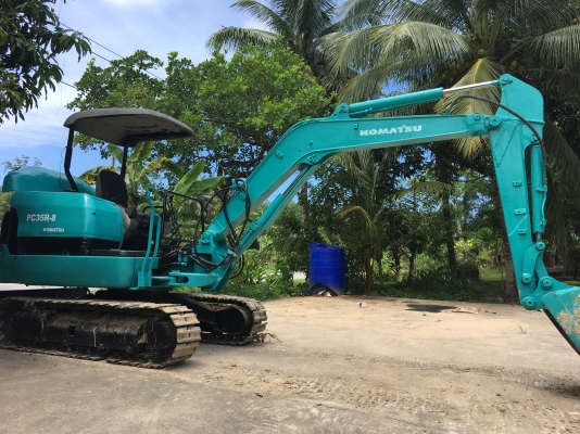 KOMATSU PC35R-8