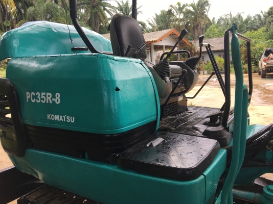 KOMATSU PC35R-8