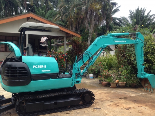 KOMATSU PC35R-8 KOMATSU PC35R-8