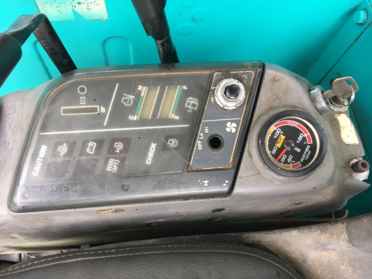 KOMATSU PC35R-8