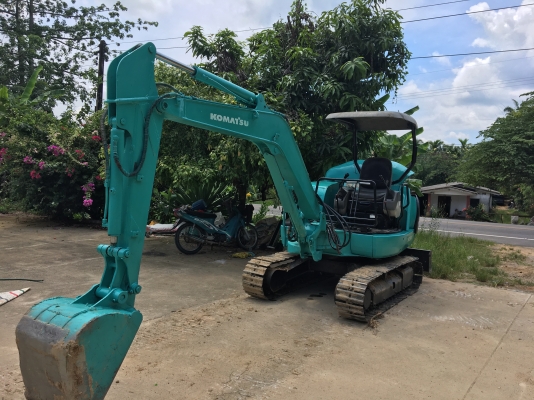 KOMATSU PC35R-8