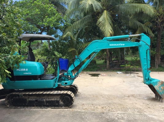 KOMATSU PC35R-8