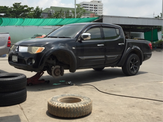 ยาง Bridgestone 255 60 18 สิ้นปี16 มีให้เลือก2ชุด ดอกเต็ม ใช้ยาว ราคาไม่แพง