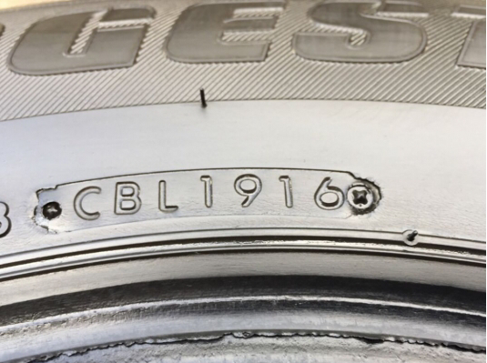 ยาง Bridgestone 265 65 17 กลางปี16 ดอกเต็ม ไม่มีปะ ใช้ยาว ราคาไม่แพง