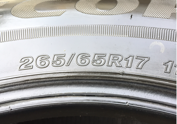 ยาง Bridgestone 265 65 17 กลางปี16 ดอกเต็ม ไม่มีปะ ใช้ยาว ราคาไม่แพง