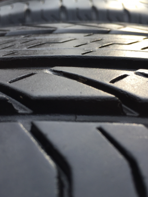 ยาง Bridgestone 265 65 17 กลางปี16 ดอกเต็ม ไม่มีปะ ใช้ยาว ราคาไม่แพง